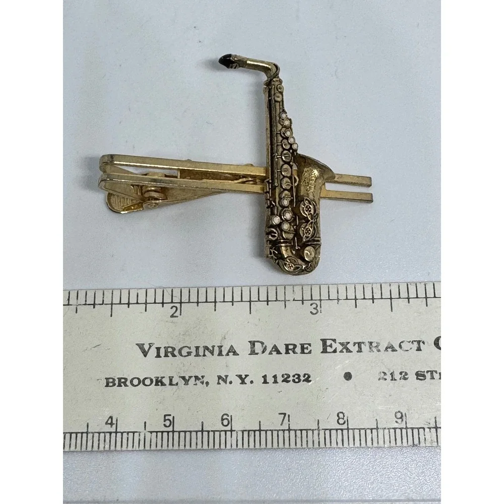 Future Primitive Mens Saxophone‎ Tie Clip Gold Tone Musical Instrument Jazz Band
